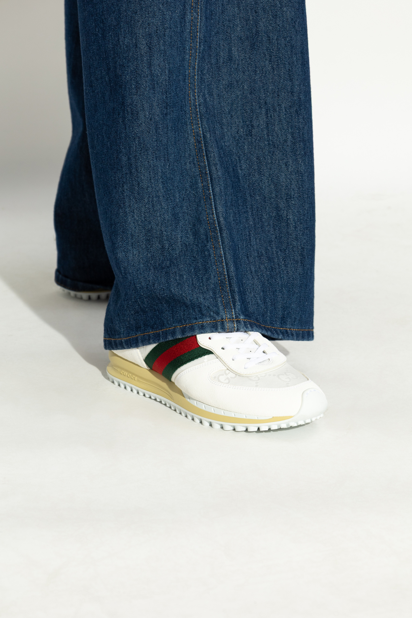 スニーカー GUCCI SNEAKER (832918AAEZM 9067) White Sports shoes with a 